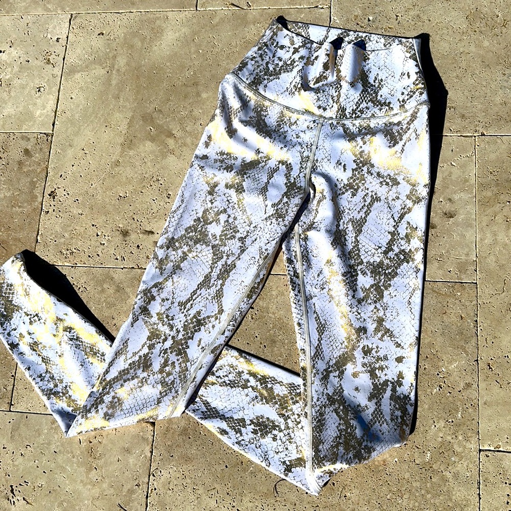 Carbon38 white and gold legging xs